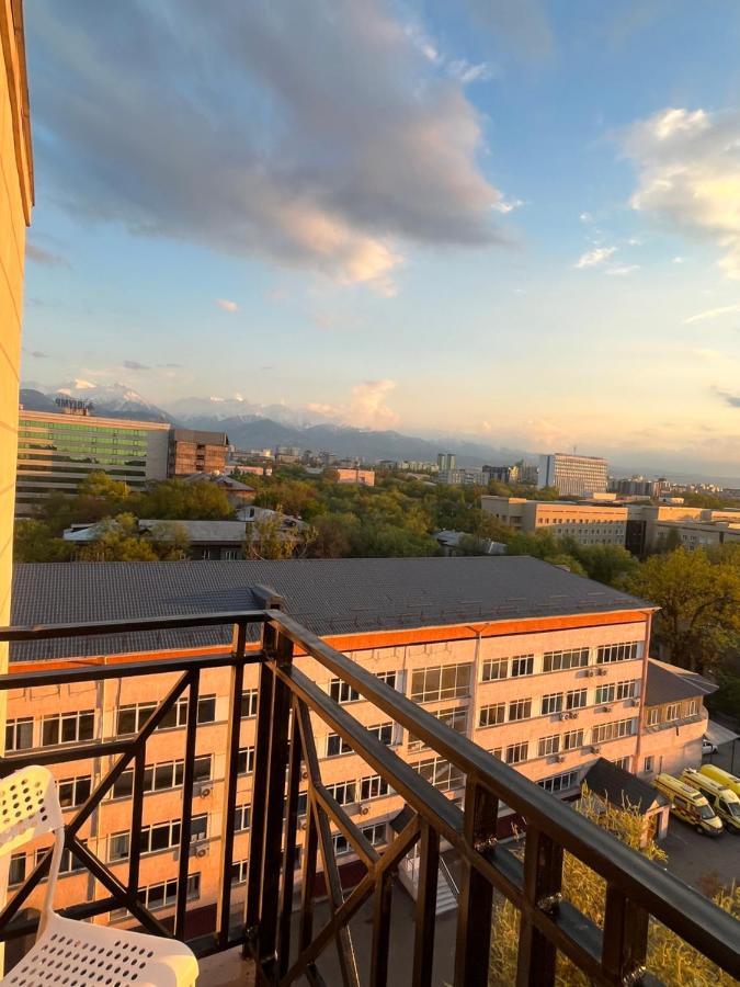 Студия В Центре Города, В «Золотом Квадрате» Alma-Ata Buitenkant foto